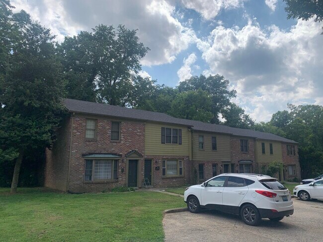 Foto del edificio - 1104 Collins Ln
