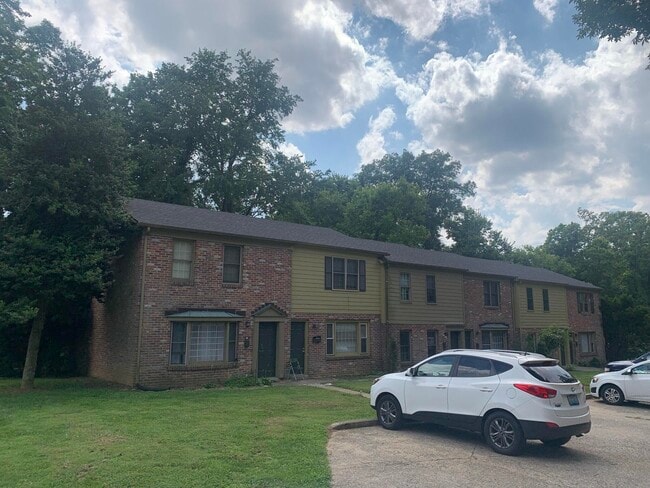 Building Photo - 1104 Collins Ln