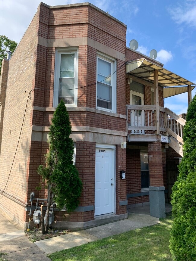 Building Photo - 4905 W Augusta Blvd