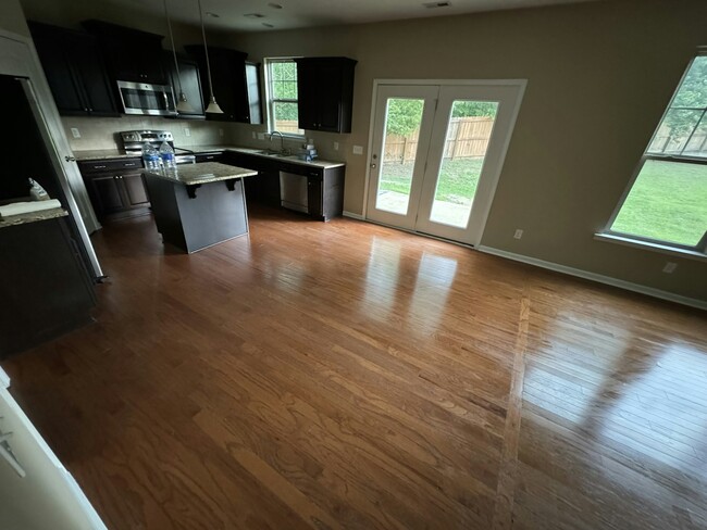 Foto del edificio - 318 River Oak St