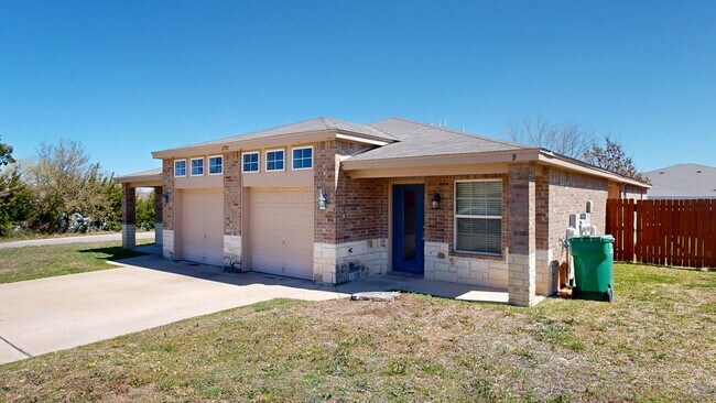 Foto del edificio - 2 WEEKS FREE!!!!  NOW ONLY $1395 NO CARPET DUPLEX IN HARKER HEIGHTS!!!!