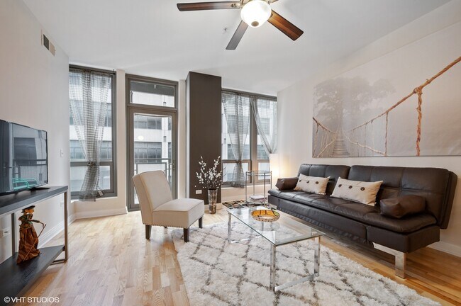 Foto del edificio - 565 W Quincy St
