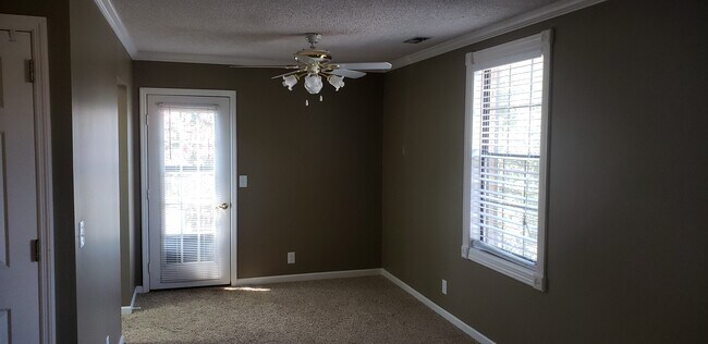 Dining Area - 760 Fox Ridge Dr