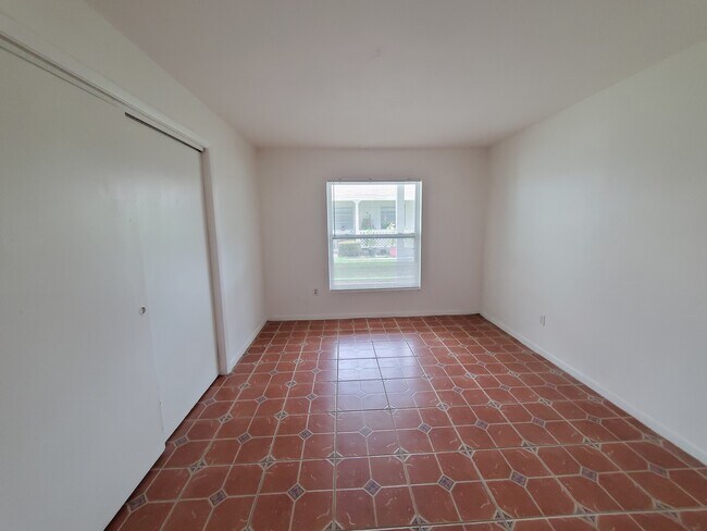 Foto del edificio - 915 Highland Ave N