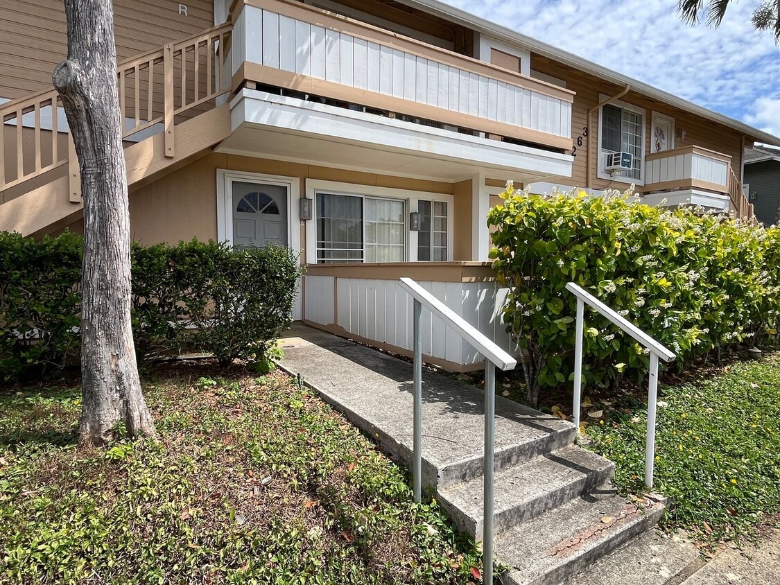 Primary Photo - Crosspointe (Aiea/Honolulu) - 2 bed/2 bath with AC, full size washer/dryer, and swimming pool