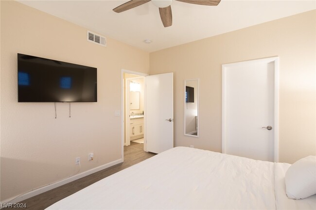Foto del edificio - 251 S Green Valley Pkwy