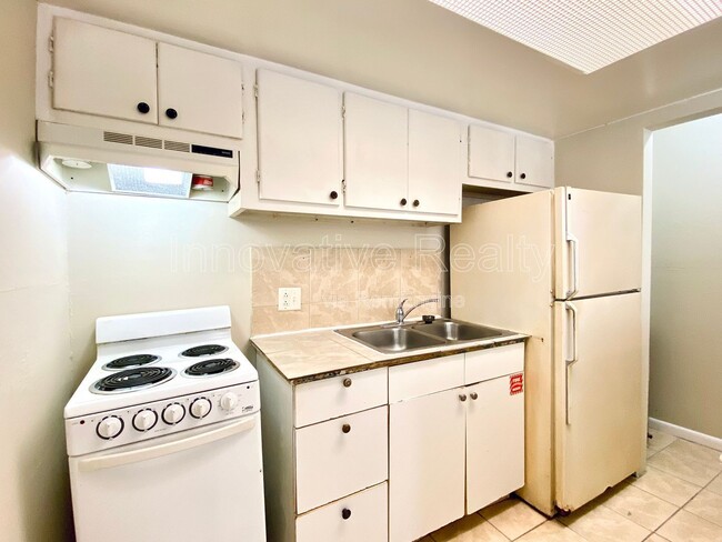 Foto del edificio - 5119 Curry Ford Rd