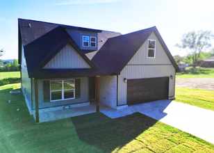 Building Photo - 325 E Nashville St