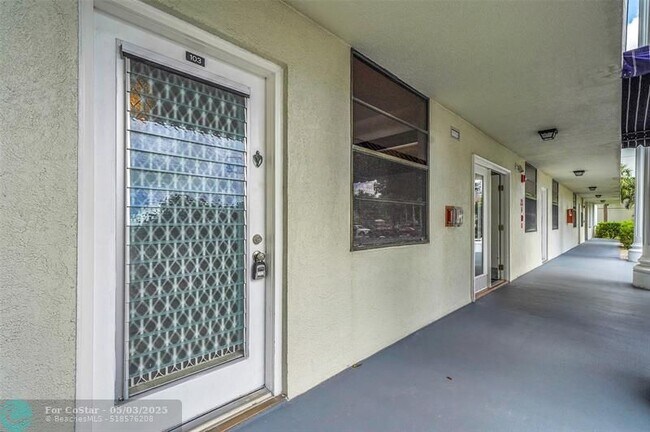 Foto del edificio - 1713 Whitehall Dr