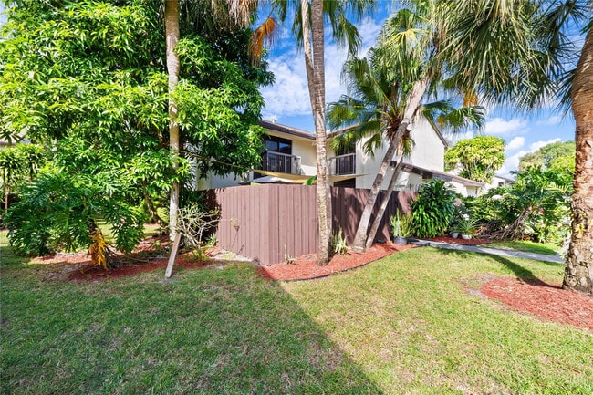 Foto del edificio - 3387 Cocoplum Cir