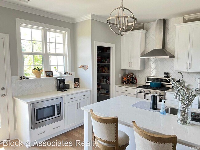 Foto del edificio - 4 br, 3.5 bath House - 5807 Abingdon Ridge...
