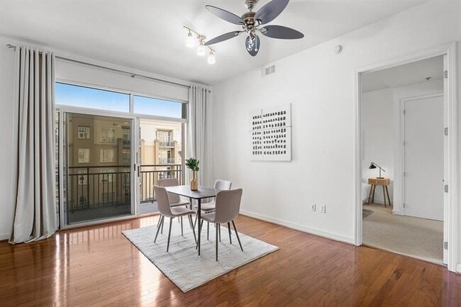 Building Photo - 711 Cosmopolitan Dr NE