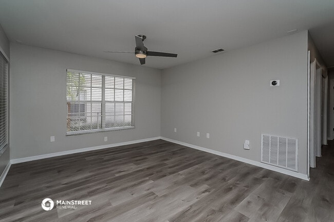Building Photo - 505 13th Ave NW