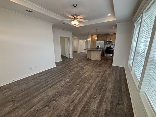 Building Photo - 925 W Sand Cay Ave