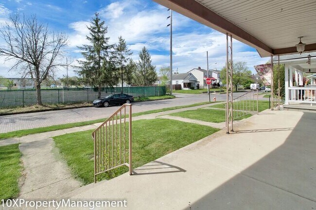 Building Photo - 690-692 Sheldon Avenue