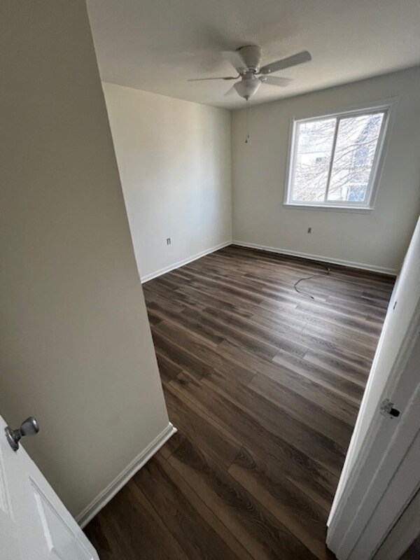 Foto del edificio - 8004 Community Dr