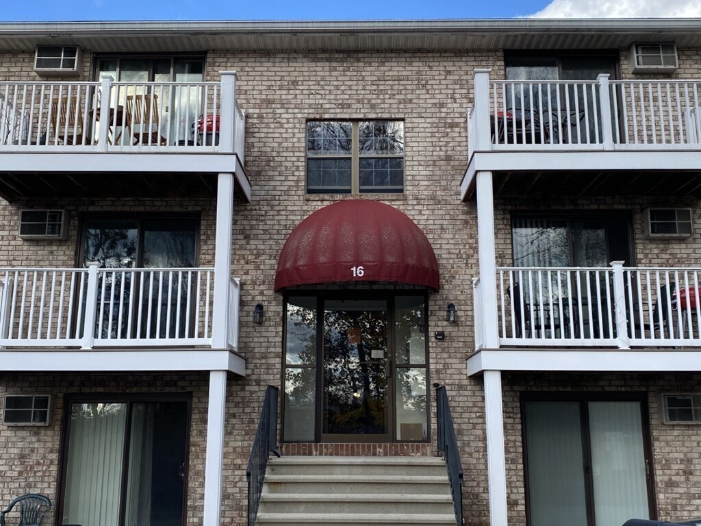 Foto principal - 16 Kenmar Dr