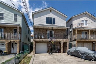 Building Photo - 97 Oak St