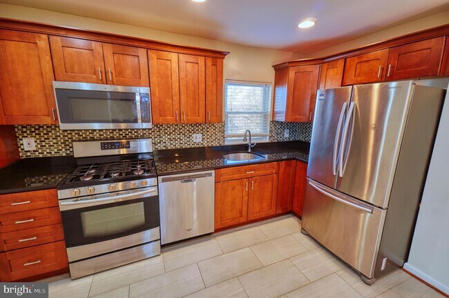 Foto del edificio - 829 51st St NE