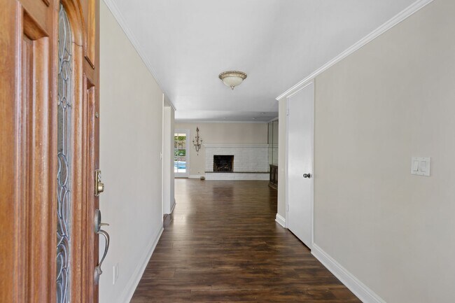 Foto del edificio - Welcome to this Beautiful Ranch-Style Home...