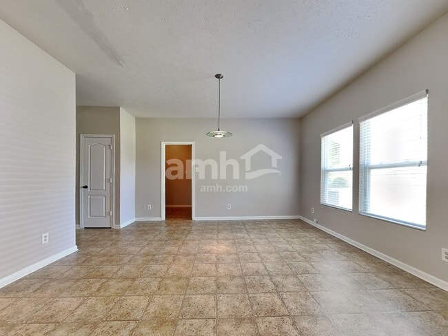 Building Photo - 12831 Silvaire Farm Rd