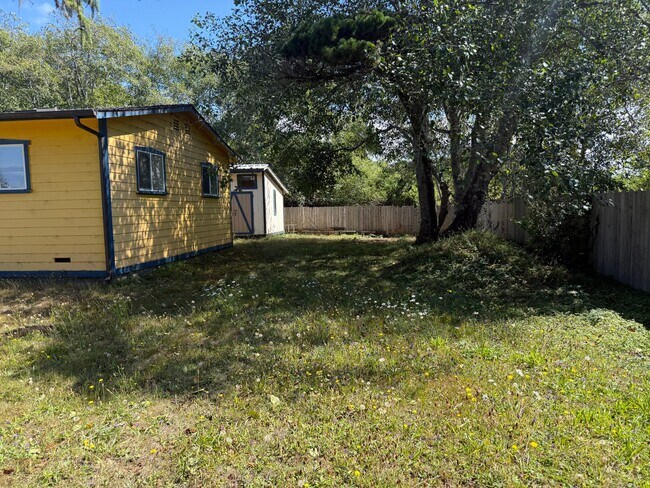 Foto del edificio - 1761 Fischer Ave