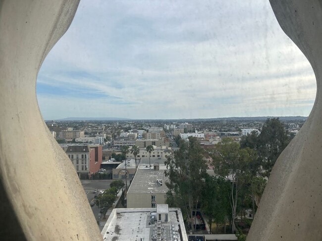 Building Photo - 2404 Wilshire Blvd