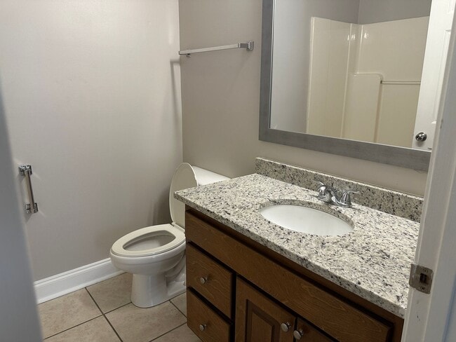 Building Photo - 402 Club Villa Court