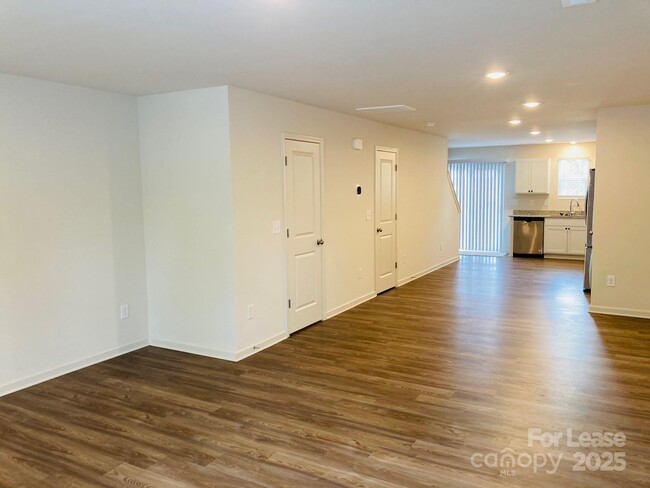 Building Photo - 107 Villa Ln