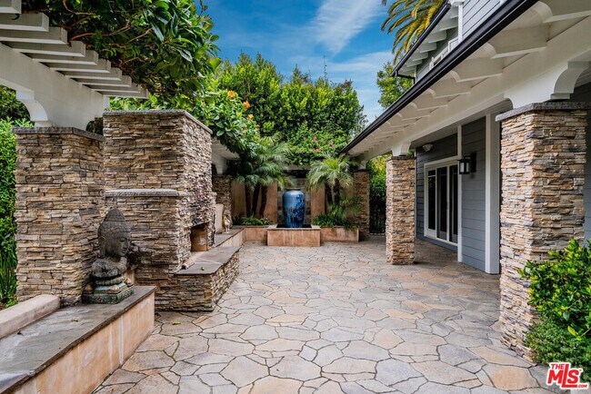 Foto del edificio - 17965 Surfview Ln