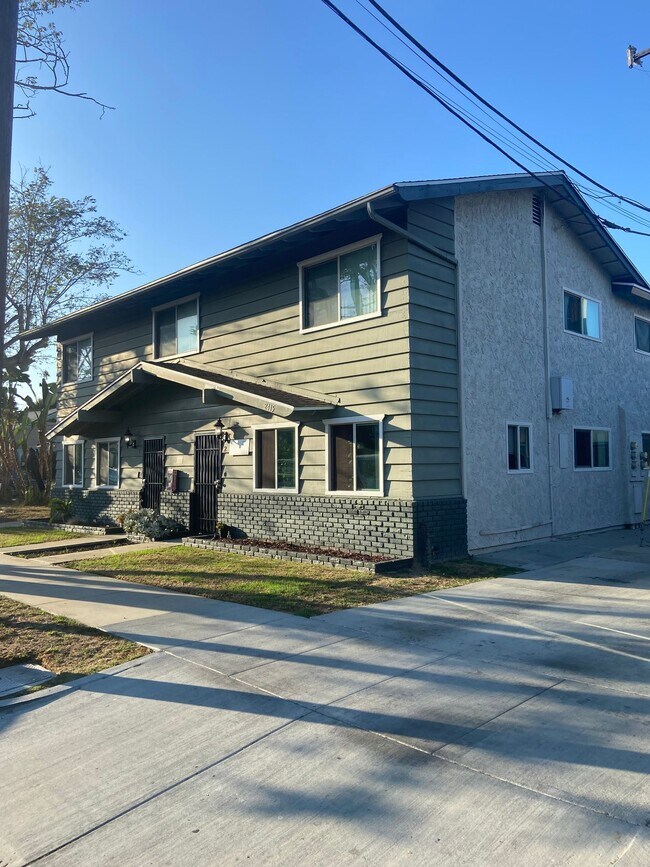 Foto del edificio - 2415 E. 6th Street