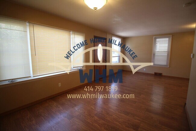 Building Photo - 331 E Deer Pl