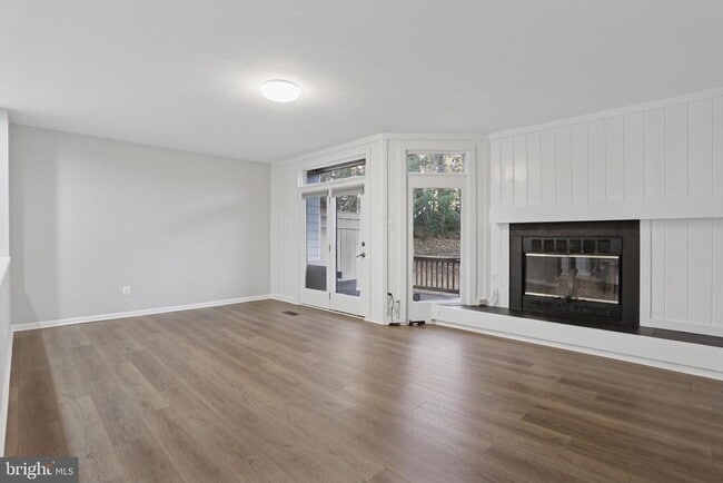 Foto del edificio - 4043 Lake Glen Rd