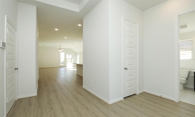 Foto del edificio - 427 Fields Forest Ln