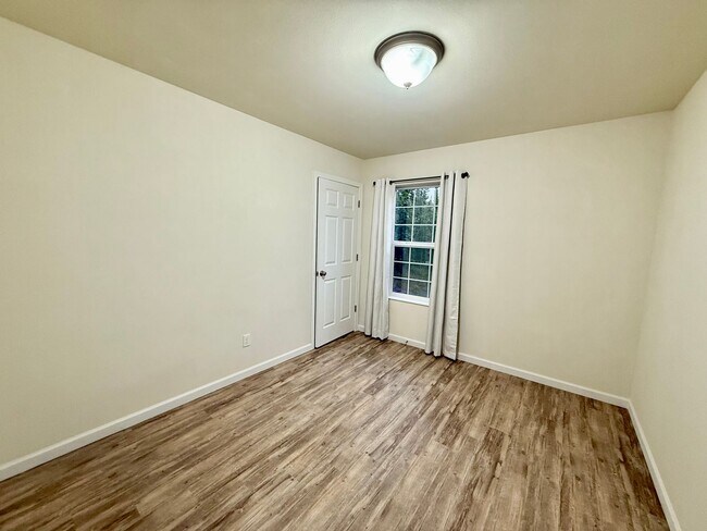 Foto del edificio - 520 Ames Rd