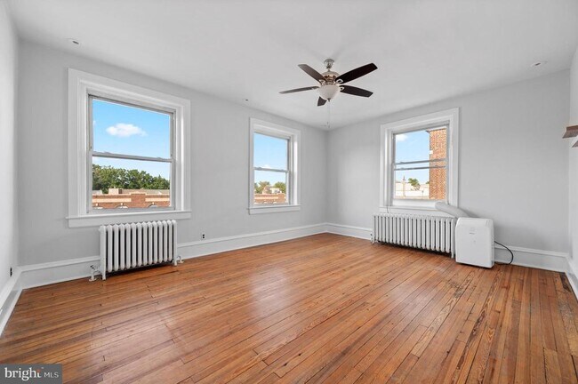 Foto del edificio - 834 W Lancaster Ave