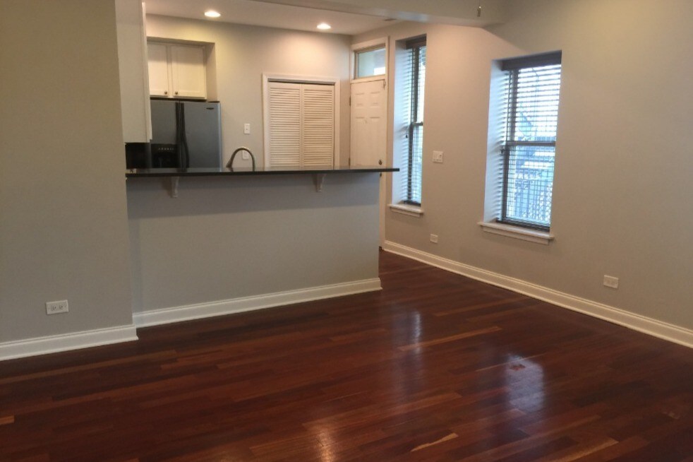 Sala de estar/Cocina - 3435 W Berteau Ave