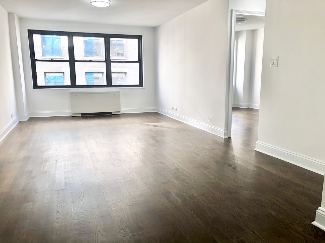Primary Photo - 96 5th Ave