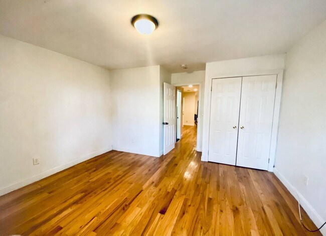 Foto del edificio - 549 Chauncey St