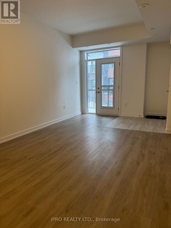 Building Photo - 40-M140 Palace St