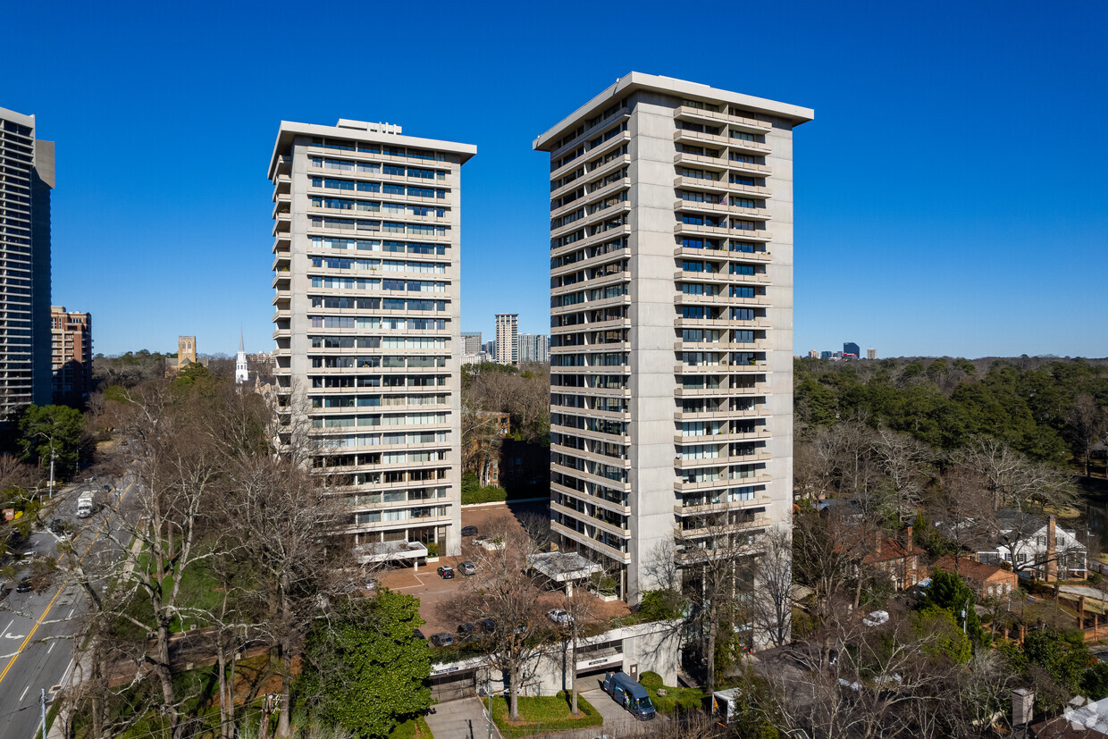 Primary Photo - Plaza Towers