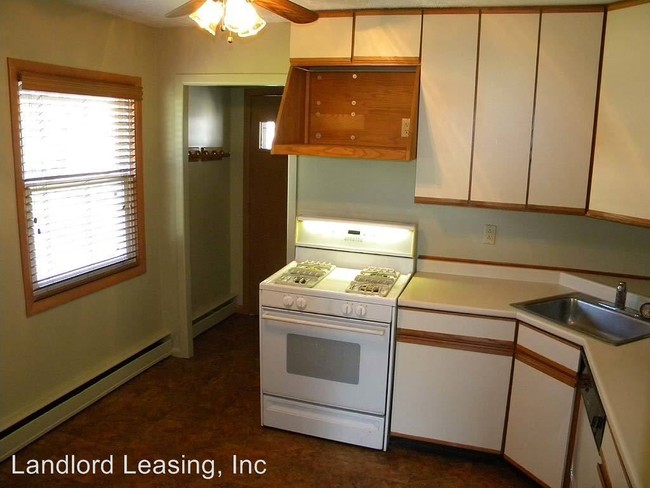 Building Photo - 3 br, 1 bath House - 2520 "G" Street