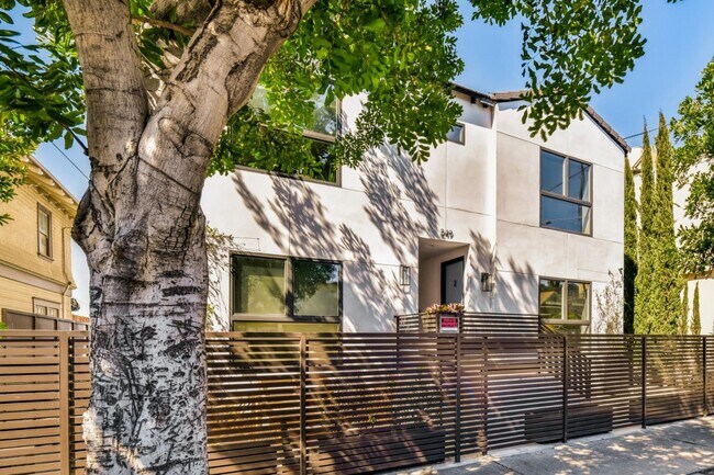 Foto del edificio - 249 N Bonnie Brae St