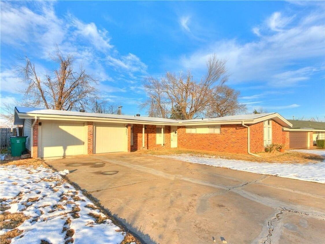 Primary Photo - 507 NE 61st St