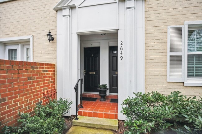 Building Photo - 2649 S Walter Reed Dr
