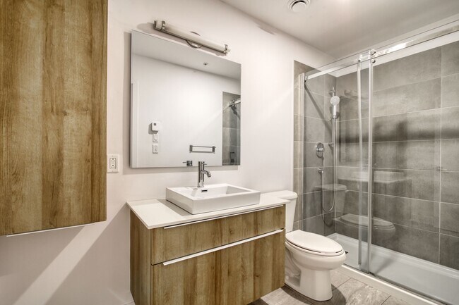 Building Photo - 9675 Av. Papineau