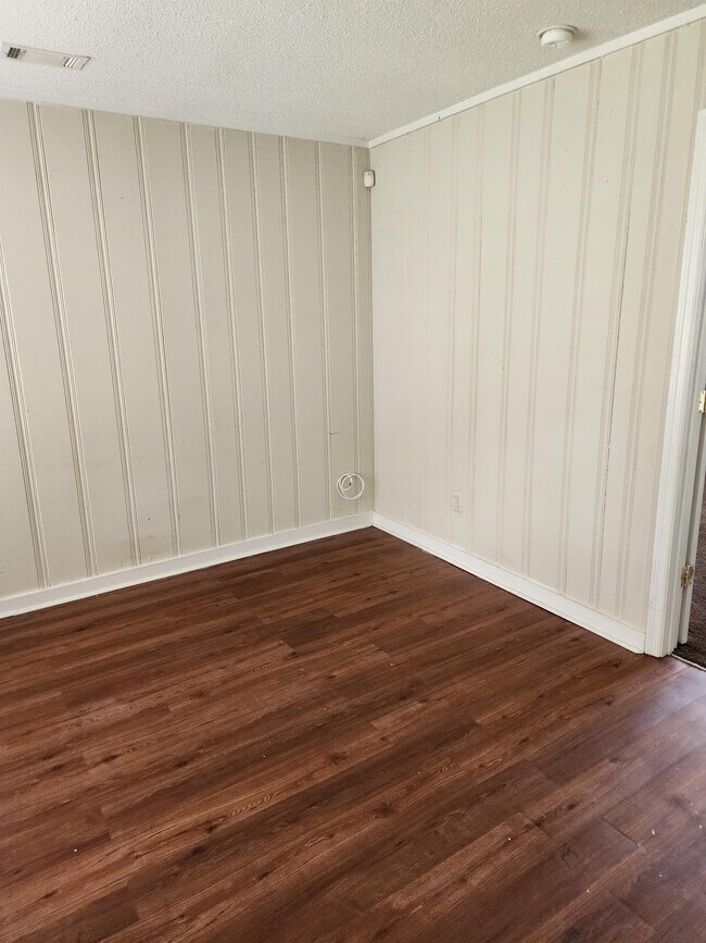 Building Photo - 1908 Wylie Dr