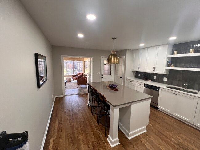 Building Photo - 828 N Maple St