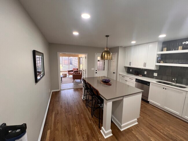 Foto del edificio - 828 N Maple St