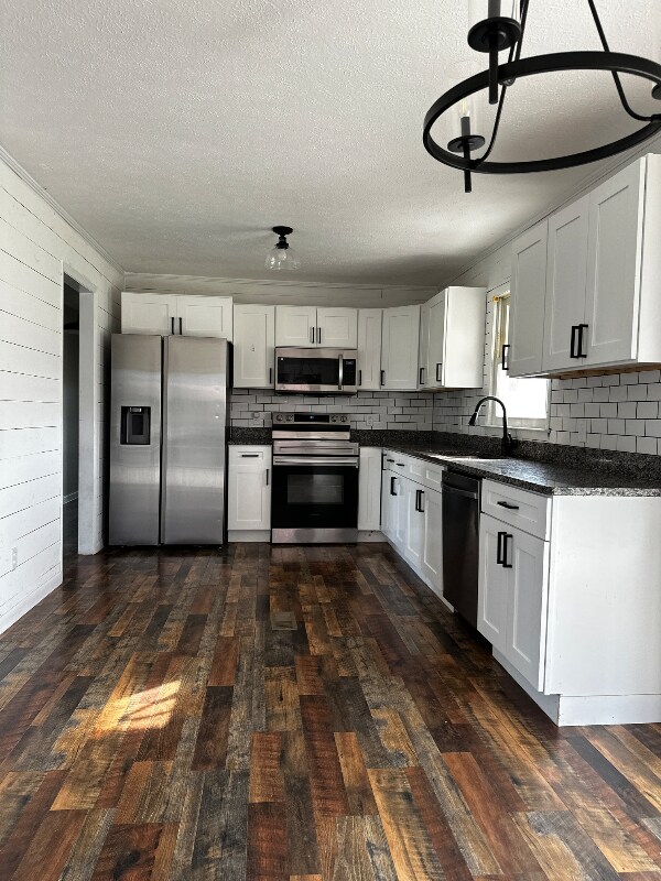 Foto del edificio - 467 Russell Ridge Rd